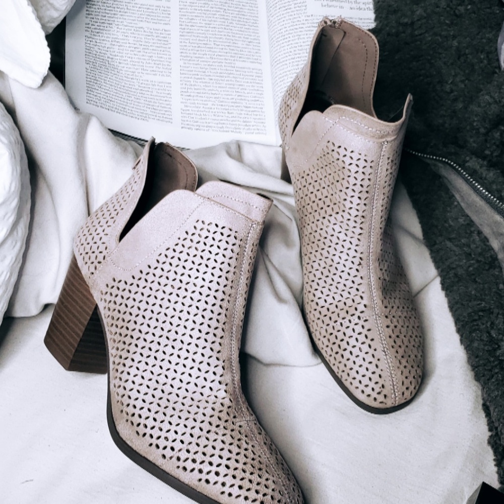 🆕️//The Clarice// taupe cutout ankle bootie - Picture 6 of 8